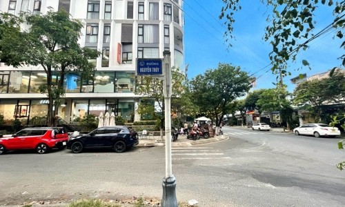 Bán đất đường Nguyễn Thuý đường 7m5 - Sát biển