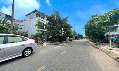 Bán đất đường Nguyễn Thuý đường 7m5 - Sát biển