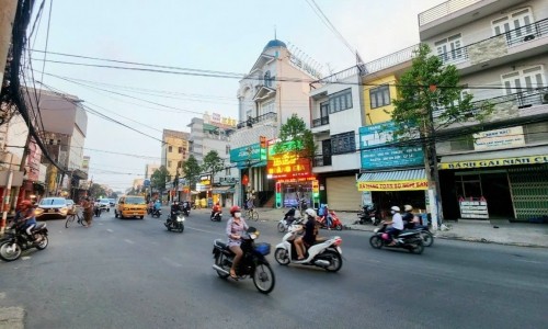 Bán nhà lầu Mặt Tiền Phạm Văn Thuận, đối diện chợ Tân Mai, giá đầu tư
