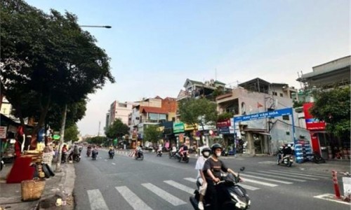 Bán nhà MTKD đường Nguyễn Sơn - DT: 22x33m - cấp 4 đang cho thuê -