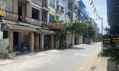 Cc F0 gửi bán nhà 4.5 tầng LK4 KĐT Lộc Ninh 67.5m2, tt Chúc Sơn,