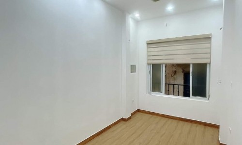 Cho thuê nhà trong ngõ phố Vạn Bảo, quận Ba Đình, 20m2, 4 tầng, giá