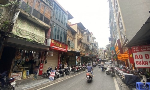 Nhà mặt phố Hà Trung con phố kinh doanh ngoại tệ nổi tiếng nhà mới